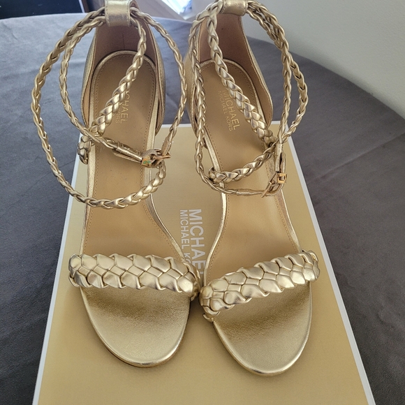 Shoes - Picture 2 of 6